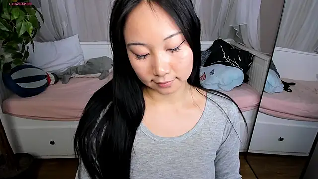 Snapshot of Inari_Okami_ chatting on 01.18.25 Inari Okami online show from 01.18.25