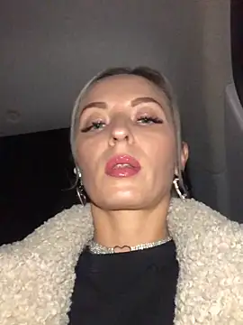 Snapshot of Diamond_Bunny_ chatting on 12.24.24 Diamond Bunny online show from 12.24.24