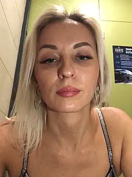 Snapshot of Diamond_Bunny_ chatting on 01.13.25 Diamond Bunny online show from 01.13.25