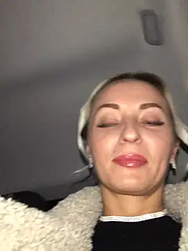 Snapshot of Diamond_Bunny_ chatting on 01.14.25 Diamond Bunny online show from 01.14.25