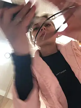 Snapshot of Diamond_Bunny_ chatting on 01.23.25 Diamond Bunny online show from 01.23.25