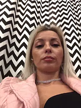 Snapshot of Diamond_Bunny_ chatting on 01.26.25 Diamond Bunny online show from 01.26.25