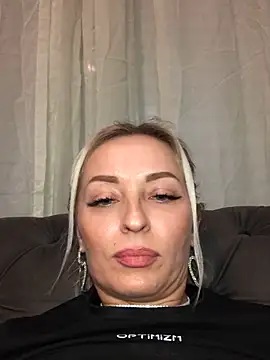 Snapshot of Diamond_Bunny_ chatting on 02.02.25 Diamond Bunny online show from 02.02.25