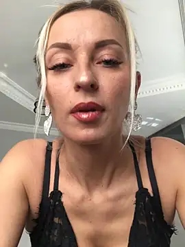 Snapshot of Diamond_Bunny_ chatting on 02.04.25 Diamond Bunny online show from 02.04.25