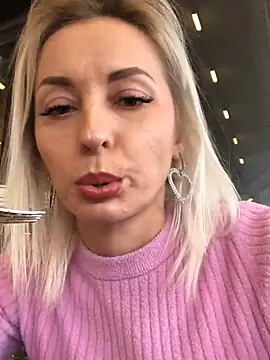 Snapshot of Diamond_Bunny_ chatting on 02.10.25 Diamond Bunny online show from 02.10.25