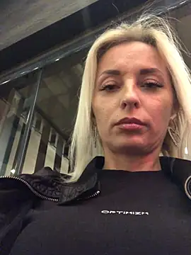 Snapshot of Diamond_Bunny_ chatting on 02.16.25 Diamond Bunny online show from 02.16.25