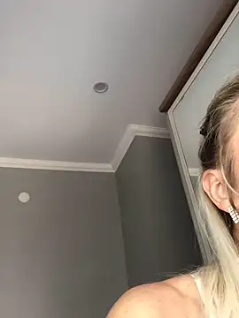 Snapshot of Diamond_Bunny_ chatting on 03.14.25 Diamond Bunny online show from 03.14.25