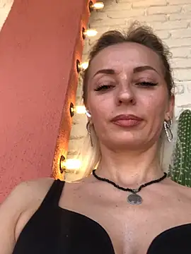 Snapshot of Diamond_Bunny_ chatting on 03.14.25 Diamond Bunny online show from 03.14.25