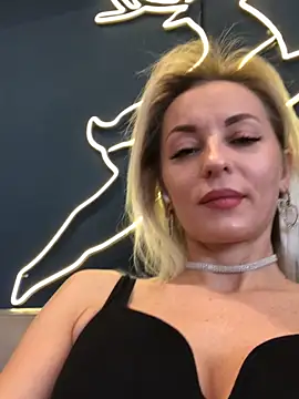 Snapshot of Diamond_Bunny_ chatting on 03.15.25 Diamond Bunny online show from 03.15.25