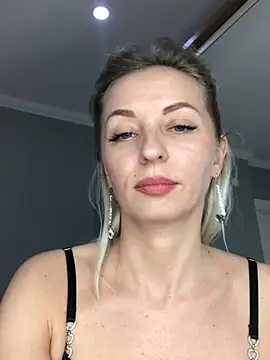 Snapshot of Diamond_Bunny_ chatting on 03.19.25 Diamond Bunny online show from 03.19.25