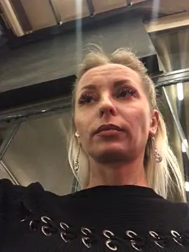 Snapshot of Diamond_Bunny_ chatting on 03.21.25 Diamond Bunny online show from 03.21.25