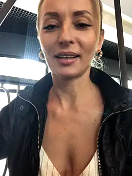 Snapshot of Diamond_Bunny_ chatting on 09.23.25 Diamond Bunny online show from 09.23.25