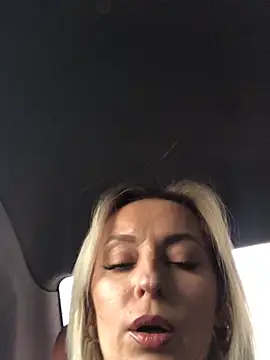 Snapshot of Diamond_Bunny_ chatting on 10.25.25 Diamond Bunny online show from 10.25.25