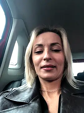 Snapshot of Diamond_Bunny_ chatting on 11.09.25 Diamond Bunny online show from 11.09.25