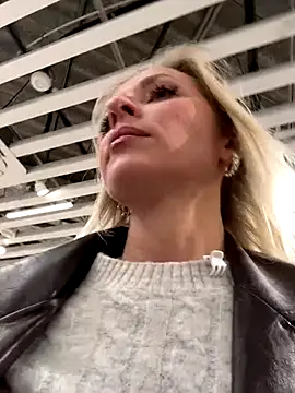 Snapshot of Diamond_Bunny_ chatting on 11.14.25 Diamond Bunny online show from 11.14.25