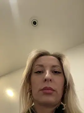 Snapshot of Diamond_Bunny_ chatting on 11.19.25 Diamond Bunny online show from 11.19.25