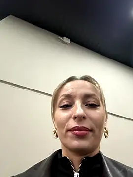 Snapshot of Diamond_Bunny_ chatting on 11.20.25 Diamond Bunny online show from 11.20.25