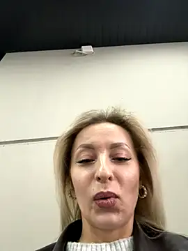 Snapshot of Diamond_Bunny_ chatting on 11.30.25 Diamond Bunny online show from 11.30.25