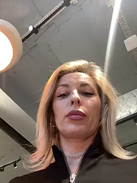 Diamond Bunny  online show from 02.09.26