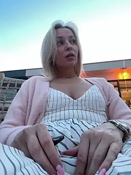 Diamond Bunny  online show from 04.26.26