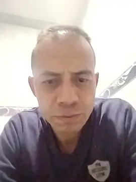 Snapshot of Andres1981_06 chatting on 10.25.25 Andres1981 06 online show from 10.25.25
