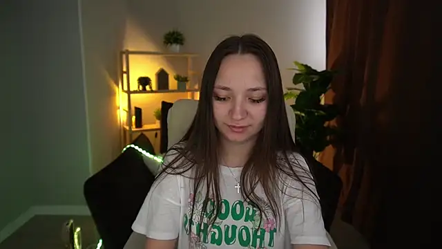 Snapshot of ElysLunar chatting on 12.19.24 ElysLunar online show from 12.19.24