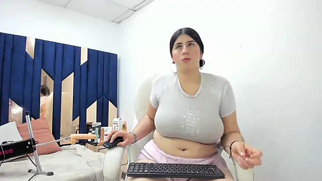 Criistaal  online show from 03.21.25