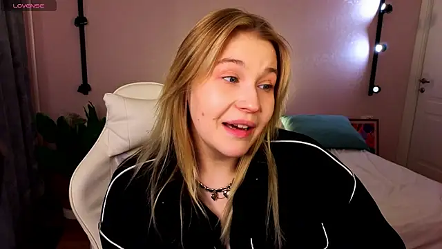 Colleen Blake online show from 04.12.26