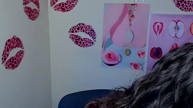 Snapshot of _SusieSu_ chatting on 02.25.26 SusieSu online show from 02.25.26