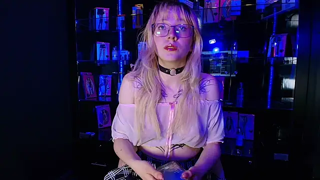 Snapshot of Cloe_five chatting on 01.09.26 Cloe five online show from 01.09.26