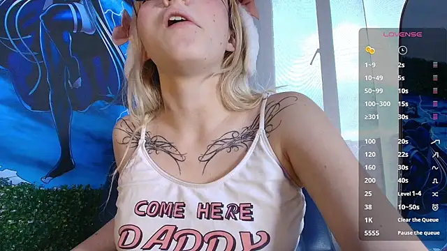 Snapshot of Cloe_five chatting on 01.12.26 Cloe five online show from 01.12.26