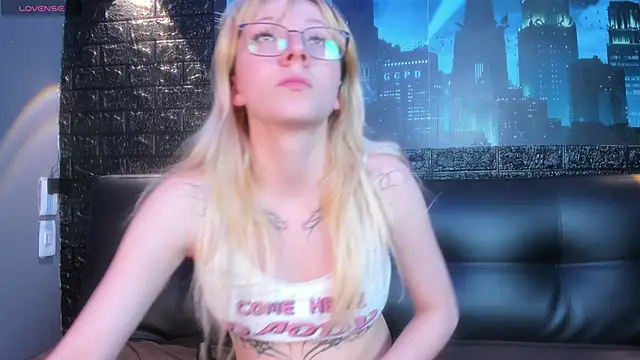 Snapshot of Cloe_five chatting on 01.16.26 Cloe five online show from 01.16.26