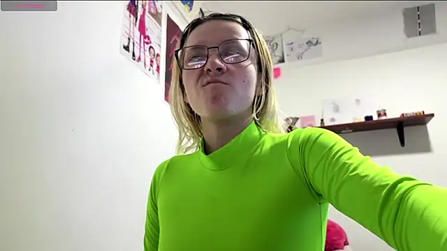 Snapshot of Cloe_five chatting on 02.04.26 Cloe five online show from 02.04.26