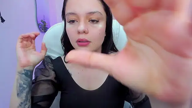 Bella-hadiid online show from 03.02.25