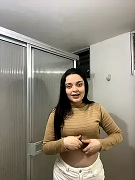 Bella-hadiid online show from 09.10.25