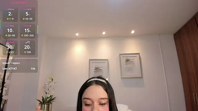 Bella-hadiid online show from 10.05.25