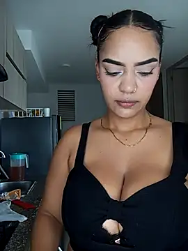 Sara-77 online show from 11.11.25