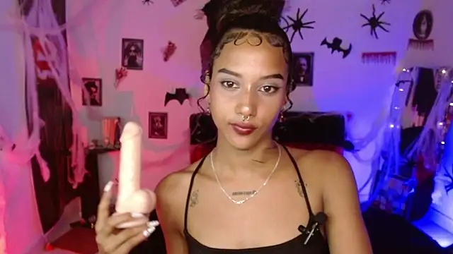 Snapshot of Chelsea__2 chatting on 10.23.25 Chelsea 2 online show from 10.23.25