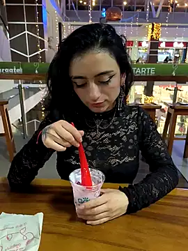 Lila Desiree online show from 01.03.25