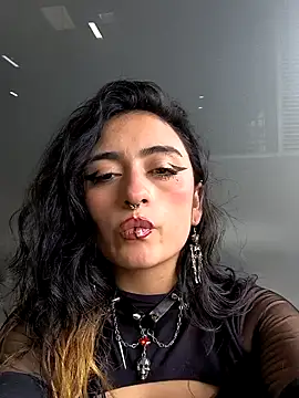 Lila Desiree online show from 01.04.25