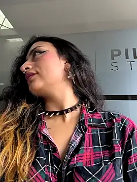 Lila Desiree online show from 02.15.25