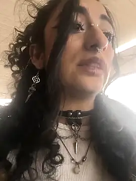 Lila Desiree online show from 12.04.25