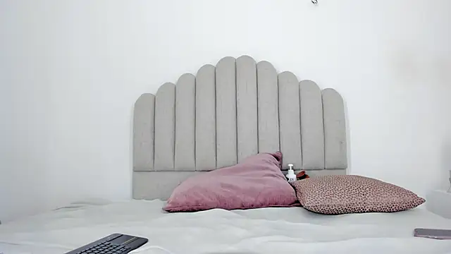 Snapshot of Nikki_Angel_ chatting on 02.05.25 Nikki Angel online show from 02.05.25