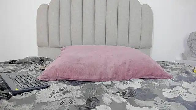 Snapshot of Nikki_Angel_ chatting on 02.12.25 Nikki Angel online show from 02.12.25