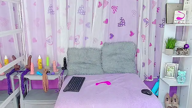 Snapshot of DevoniCollins chatting on 02.07.25 DevoniCollins online show from 02.07.25