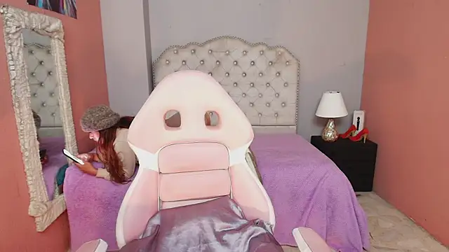 Snapshot of DevoniCollins chatting on 02.13.25 DevoniCollins online show from 02.13.25