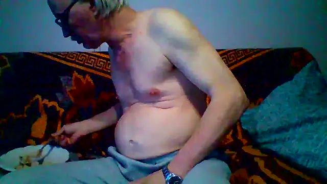 Snapshot of loverboyxxx69 chatting on 04.21.26 loverboyxxx69 online show from 04.21.26