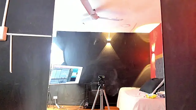 YayaHilton online show from 03.27.26