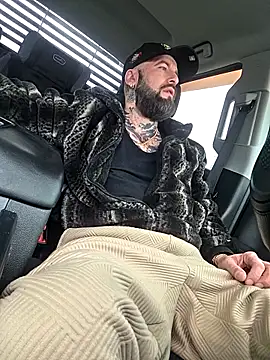 Snapshot of Beardedtattood chatting on 03.08.26 Beardedtattood online show from 03.08.26