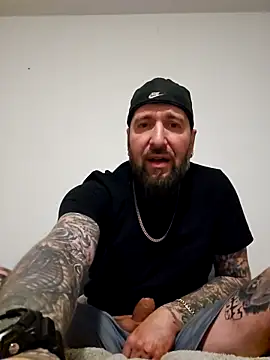 Snapshot of Beardedtattood chatting on 03.28.26 Beardedtattood online show from 03.28.26